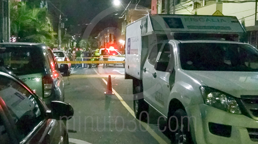 EN FOTOS Y VIDEO: Se estaba tomando una ‘pola’ afuera de una tienda cuando lo mataron a tiros 6 homicidio en tienda de itagui 21 08 2020 2