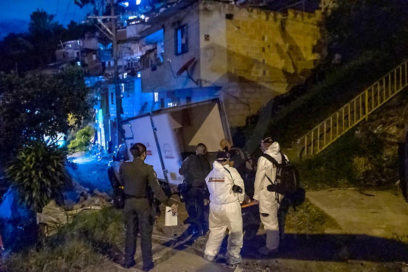 FOTOS Y VIDEOS: Le dieron bala hasta dejarlo tendido en plena vía de San Javier 10 homicidio san javier el socorro4