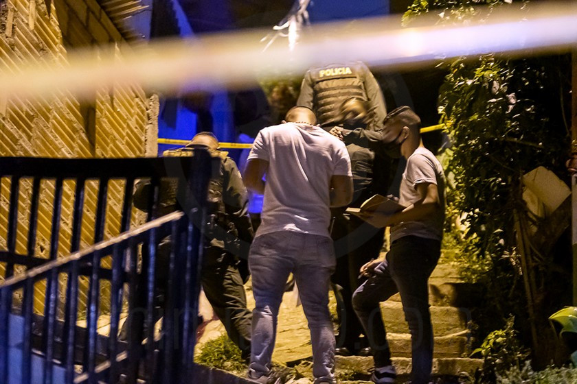 FOTOS Y VIDEOS: Le dieron bala hasta dejarlo tendido en plena vía de San Javier 6 homicidio san javier el socorro5