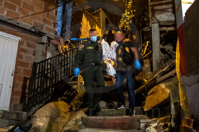 FOTOS Y VIDEOS: Le dieron bala hasta dejarlo tendido en plena vía de San Javier 9 homicidio san javier el socorro8