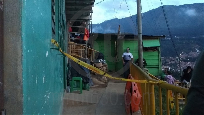 FOTOS: Dentro de una casa en Villatina encontraron a un hombre asesinado de unas 70 puñaladas 2 homicidio villatina
