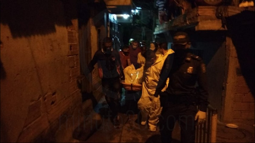 FOTOS: Dentro de una casa en Villatina encontraron a un hombre asesinado de unas 70 puñaladas 4 homicidio villatina2
