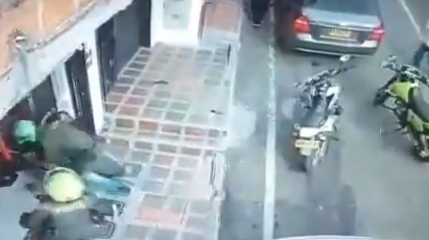 EN VIDEO: Intentaban hurtar una reconocida joyería en San Antonio de Prado pero no se salieron con la suya 1 Intento hurto Joyería San Antonio de Prado