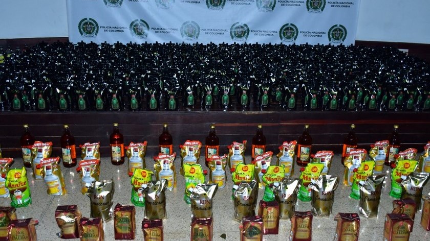 FOTOS: ¡Ojo con lo que consume! Hallaron 624 unidades de licor adulterado en un parqueadero del centro de Medellín 1 licor adulterado medellin 3 1