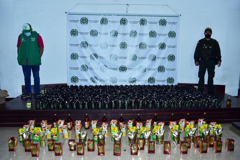 FOTOS: ¡Ojo con lo que consume! Hallaron 624 unidades de licor adulterado en un parqueadero del centro de Medellín 2 licor adulterado medellin 4