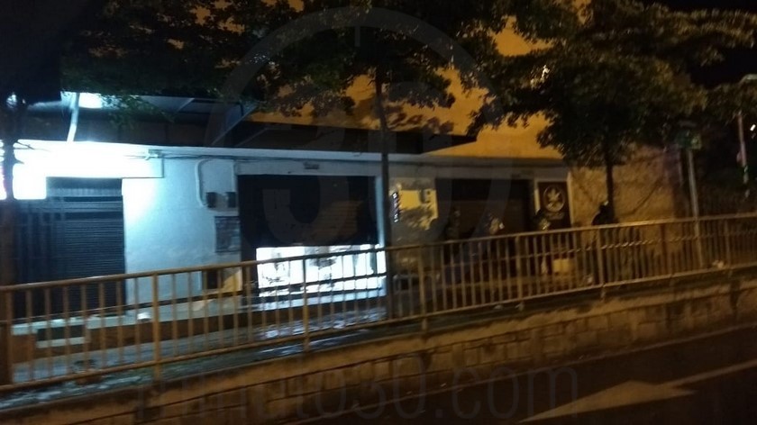 FOTOS Y VIDEO: ¡Se les 'entraron'!, ultimaron a bala a un hombre dentro de una barbería en el barrio Girardot de Medellín 5 muerto barrio Girardot4