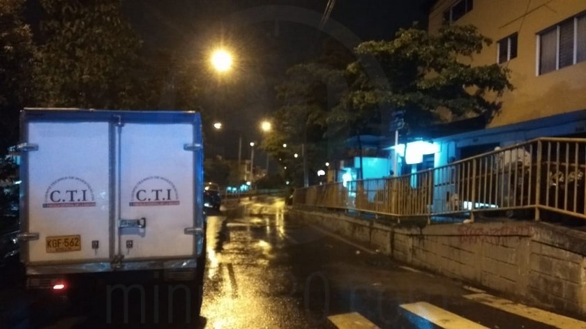 FOTOS Y VIDEO: ¡Se les 'entraron'!, ultimaron a bala a un hombre dentro de una barbería en el barrio Girardot de Medellín 6 muerto barrio Girardot5
