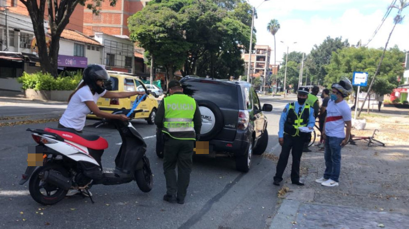 FOTOS: En Robledo, de las comunas con más casos de Covid, se impusieron 160 comparendos por infringir la cuarentena 1 operativo en robledo