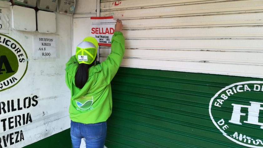 FOTOS: ¡Los 'pillaron'! Fueron cerrados 7 establecimientos por comercializar licor falsificado, esta fue la gran incautación 2 operativos1