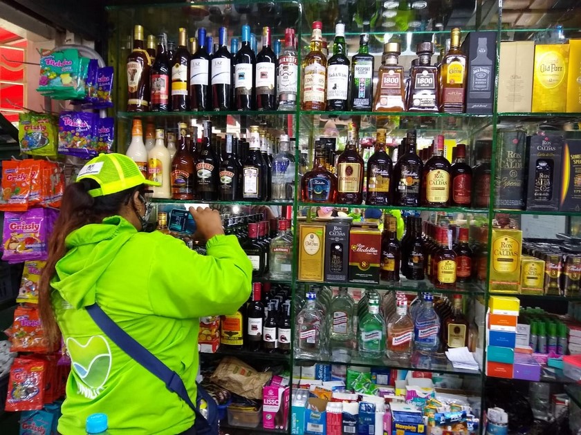 FOTOS: ¡Los 'pillaron'! Fueron cerrados 7 establecimientos por comercializar licor falsificado, esta fue la gran incautación 7 operativos6