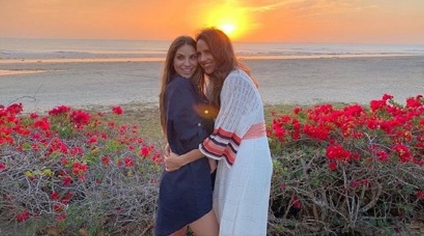 FOTOS:¿Un clon? A la hija de Paola Turbay le aplaudieron el cuerpazo y la naturalidad con la que posó en bikini