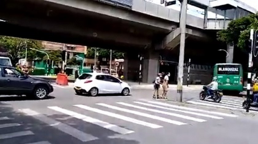 Semáforos apagados Av. 80