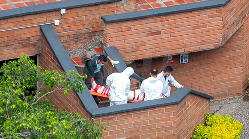 EN FOTOS: Así fue la inspección técnica del presunto ladrón que se tiró de un piso 17 en Conquistadores 7 suicidio de presunto ladron en conquistadores 23 8 2020 1