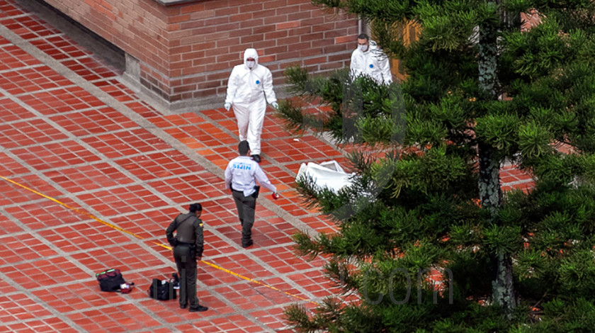 EN FOTOS: Así fue la inspección técnica del presunto ladrón que se tiró de un piso 17 en Conquistadores 4 suicidio de presunto ladron en conquistadores 23 8 2020 4