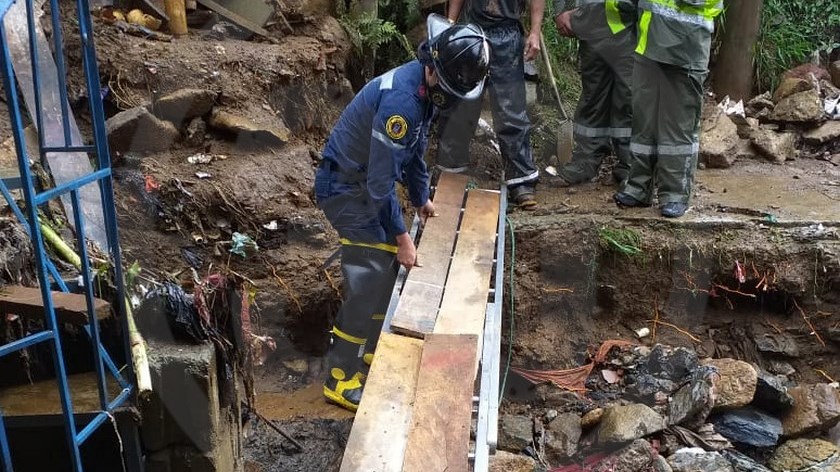 FOTOS Y VIDEO: Tras el fuerte aguacero, más de 40 casas quedaron afectadas en el barrio 13 de Noviembre