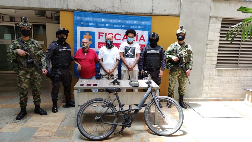 FOTO: ¡Descarados! Pillaron a tres de 'La 24' vendiendo droga a domicilio en bicicleta de 'Encicla' en Trinidad 2 Banda La 24 en el Suroccidente de Medellin1