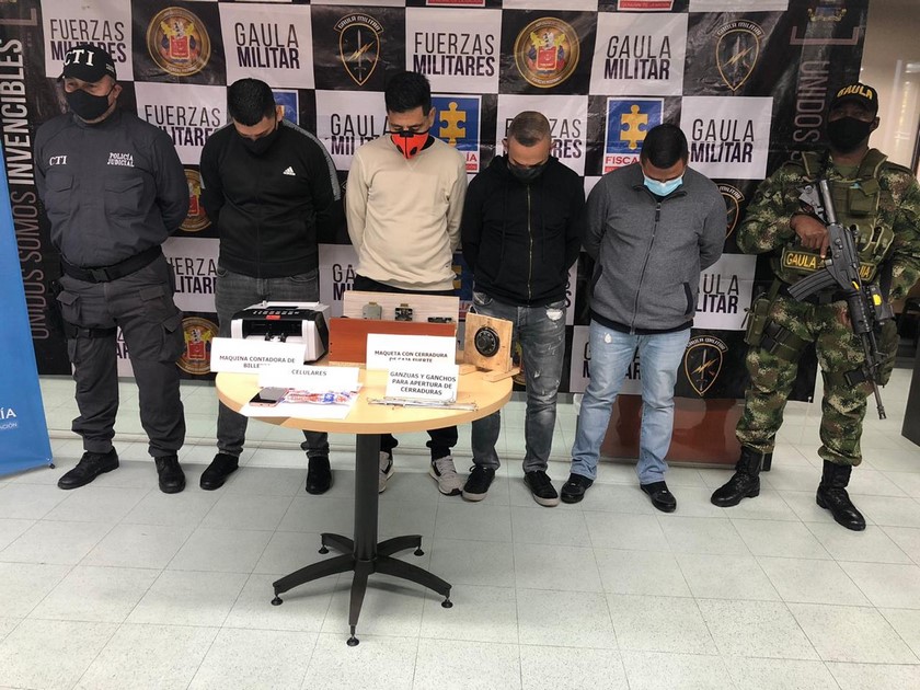 FOTO Y VIDEO: Cayeron 4 de banda delincuencial dedicada a robar establecimientos bancarios en el Valle de Aburrá 2 Caen 4 en Villa Hermosa integrantes de banda que roba entidades bancarias Valle de Aburra