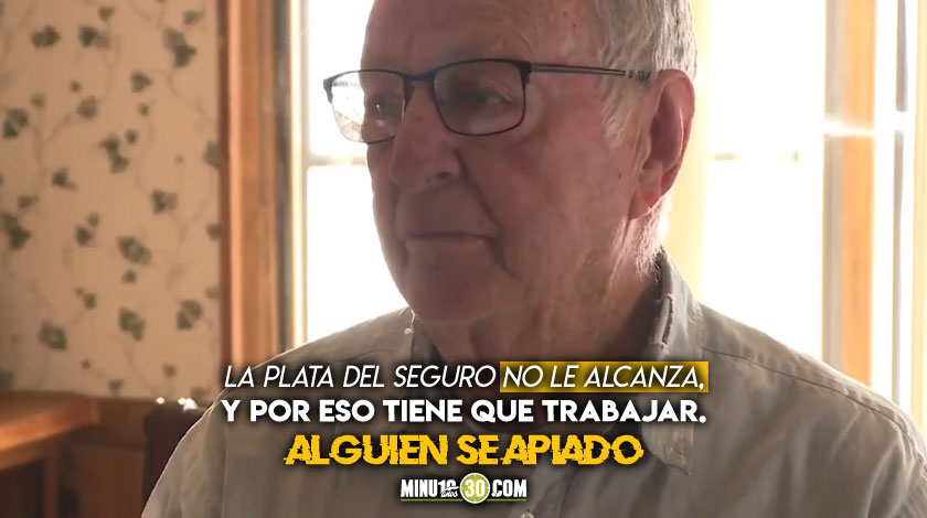 Video: ¡Cómo para llorar! A repartidor de pizzas de 89 años le dieron millonaria propina