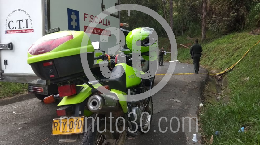 EN FOTOS Y VIDEO: ¡A la misma hora y con las mismas características! Aparecieron dos embolsados en distintas zonas del Valle de Aburrá 19 EMBOLSADO EN LA CURVA DE RODAS MEDELLIN BOGOTA 11 09 2020 3