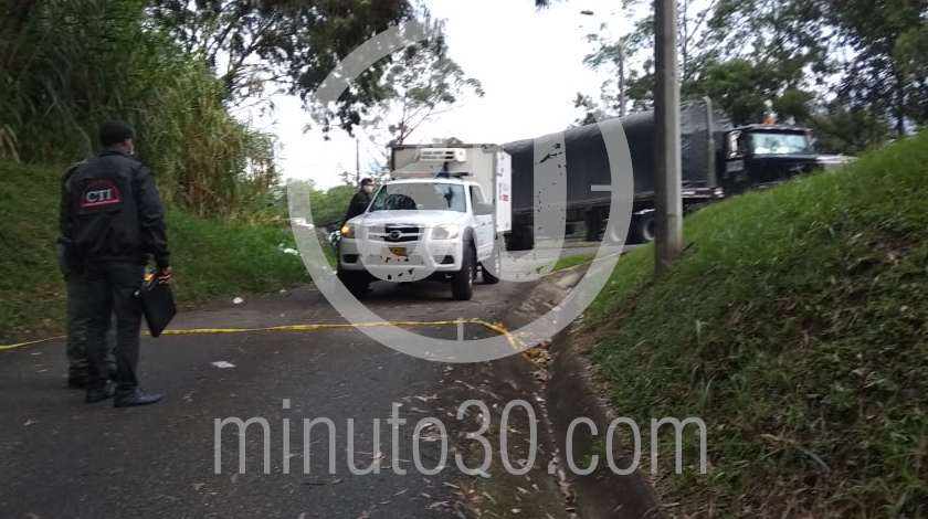 EN FOTOS Y VIDEO: ¡A la misma hora y con las mismas características! Aparecieron dos embolsados en distintas zonas del Valle de Aburrá 15 EMBOLSADO EN LA CURVA DE RODAS MEDELLIN BOGOTA 11 09 2020 7