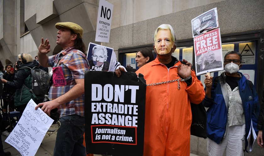 Assange rechaza su extradición a EEUU tras ser detenido de nuevo
