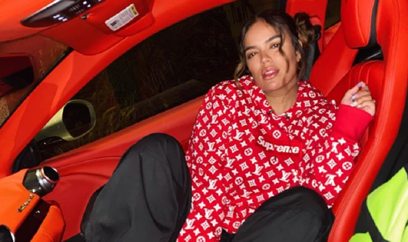 Después del Covid, Karol G volvió a Medellín y le armaron la navidad en septiembre