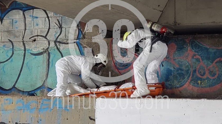 EN FOTOS Y VIDEO: Llamaron a la Policía porque ‘olía a muerto’ y encontraron a uno en avanzado estado de descomposición 27 MUERTO EN PUENTE VEHICULAR DE ARANJUEZ 21 09 2020 1