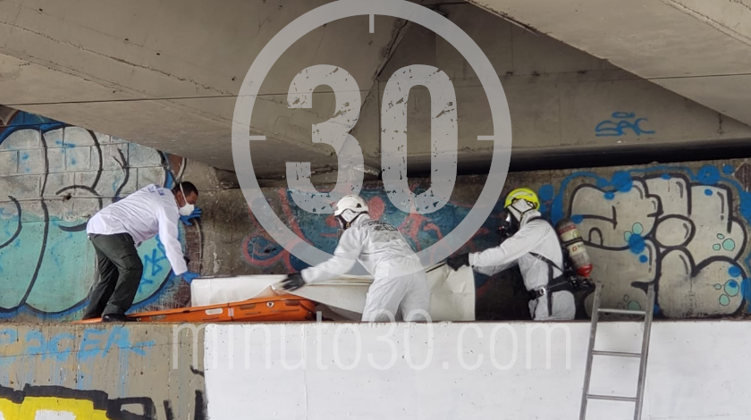 EN FOTOS Y VIDEO: Llamaron a la Policía porque ‘olía a muerto’ y encontraron a uno en avanzado estado de descomposición 22 MUERTO EN PUENTE VEHICULAR DE ARANJUEZ 21 09 2020 2