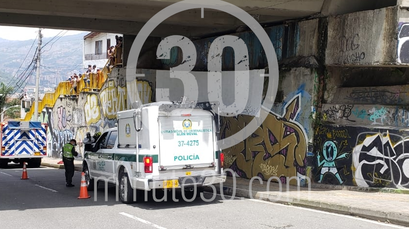 EN FOTOS Y VIDEO: Llamaron a la Policía porque ‘olía a muerto’ y encontraron a uno en avanzado estado de descomposición 31 MUERTO EN PUENTE VEHICULAR DE ARANJUEZ 21 09 2020 6
