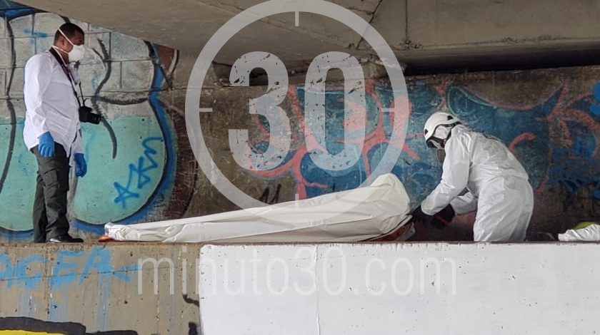 EN FOTOS Y VIDEO: Llamaron a la Policía porque ‘olía a muerto’ y encontraron a uno en avanzado estado de descomposición 25 MUERTO EN PUENTE VEHICULAR DE ARANJUEZ 21 09 2020 8