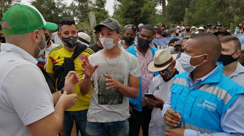 FOTOS: Tras conocer estafas para hacer invasiones en el cerro Pan de Azúcar, autoridades hablaron con afectados