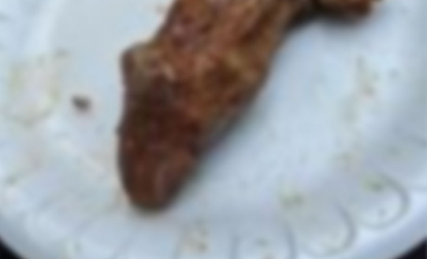 Por redes sociales una mujer dijo que encontró pene en su comida y la Policía con forenses y todo le cayó a la casa