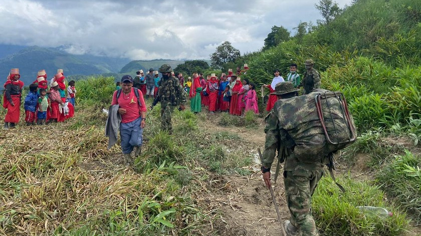 FOTO Y VIDEO: Así fue el complejo rescate del cuerpo del indígena que murió al caer en un campo minado en Ituango