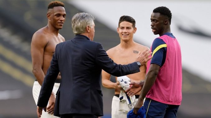 Yerri Mina, James Rodriguez y Davinson Sanchez comparten con Carlo Ancelotti