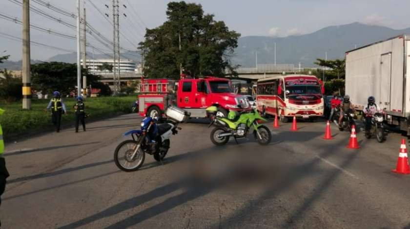 FOTOS: ¡Tremendo trancón! Peatón murió arrollado por una tractomula en toda la Regional