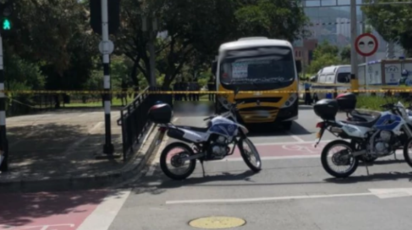 ¡Terrible! Murió un adulto mayor que se cayó de un bus en Medellín