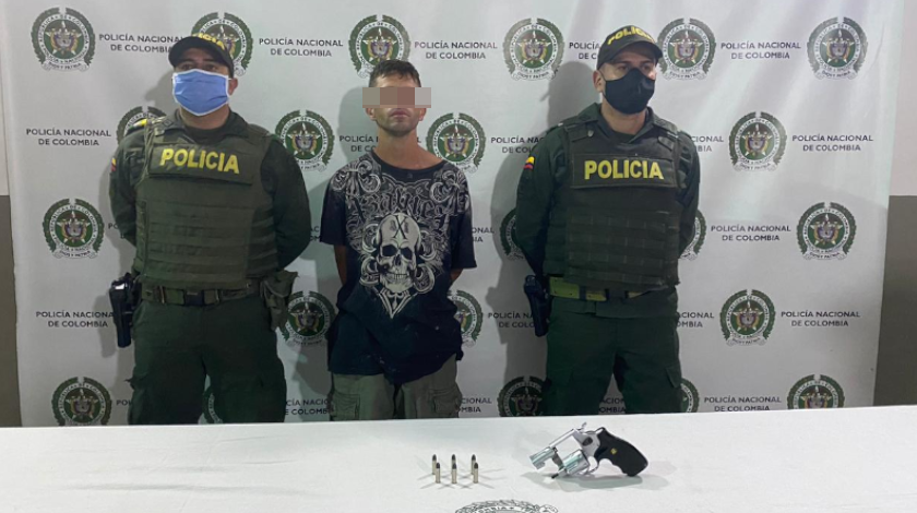 Estaba de ‘roce’ por Bello con un arma en los bolsillos 1 capturado con arma de fuego