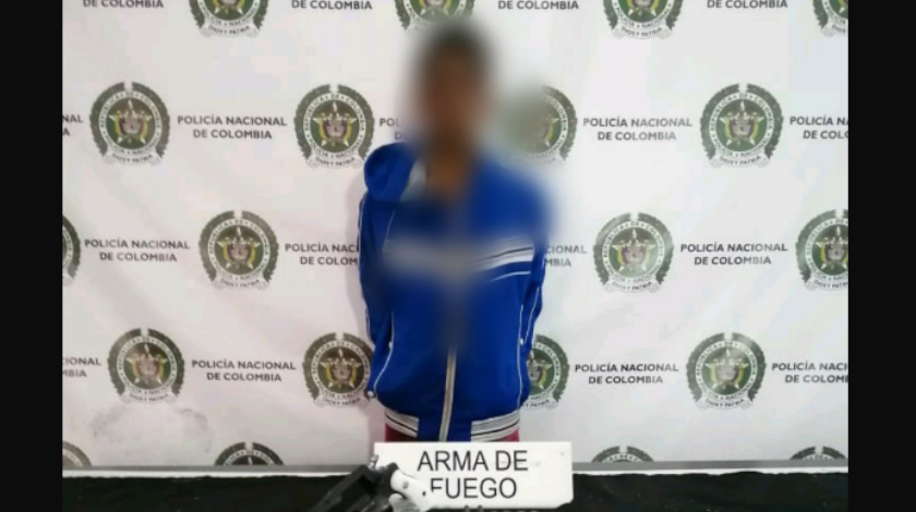 ¡Qué peligro! Este ‘man’ además de atracar, se puso a disparar en pleno Centro de Medellín 1 capturado por hurto y disparos en el centro