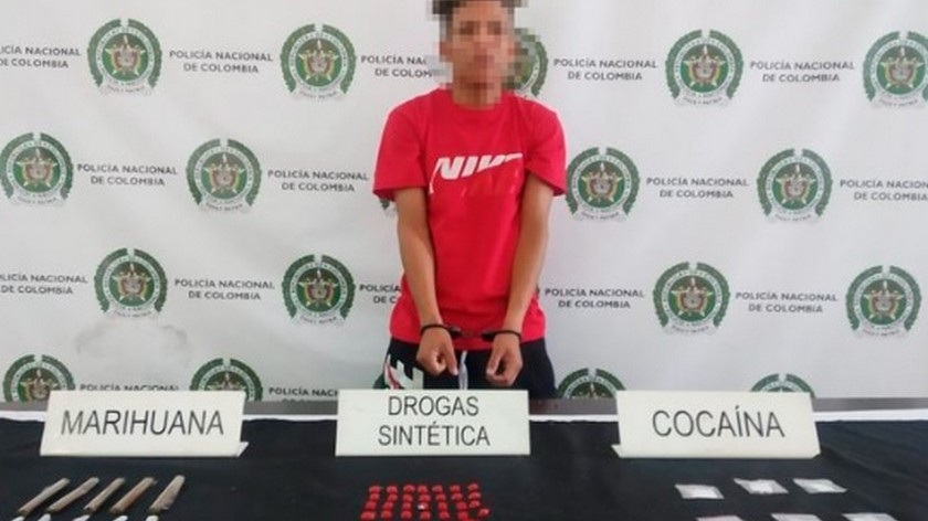 Iba muy 'campante' con varias dosis de estupefacientes pero lo cogieron en el centro de Medellín 1 Capturado en barrio Guayaquil