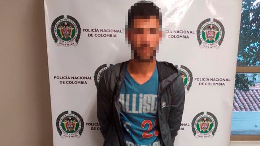 Sorprendieron a este hombre con varios gramos de marihuana y base de cocaína en plazoleta de una estación del Metro de Medellín 1 Captura por porte de estupefacientes