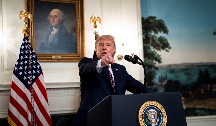 Trump dice que minimizó la gravedad de la COVID-19 para “no crear pánico”