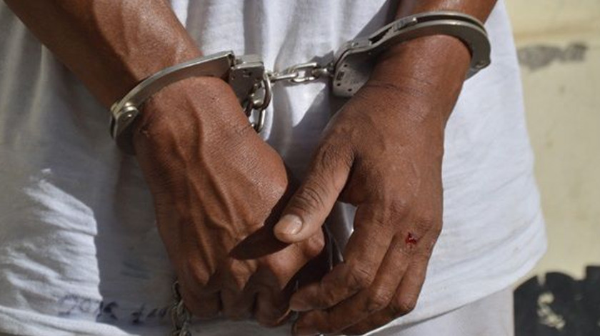 Un sujeto fue capturado cuando atacaba brutalmente a puños a su pareja en El Bagre