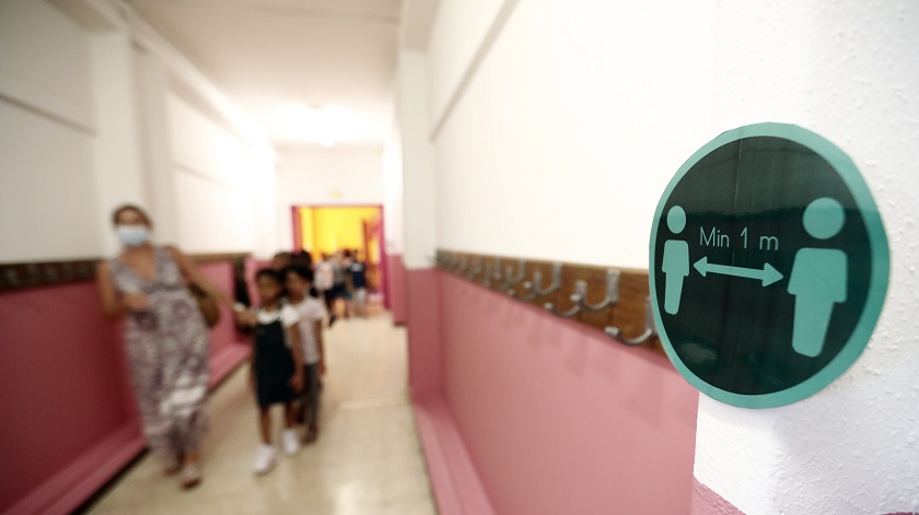 Francia reduce a siete días la cuarentena para los casos positivos