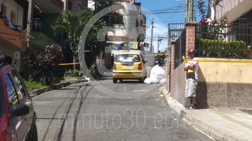 EN FOTOS Y VIDEO: En Aranjuez un sicario a pie atacó a bala a una señora que se bajaba de un taxi 3 homicidio de mujer en taxi en aranjuez 22 09 2020 3