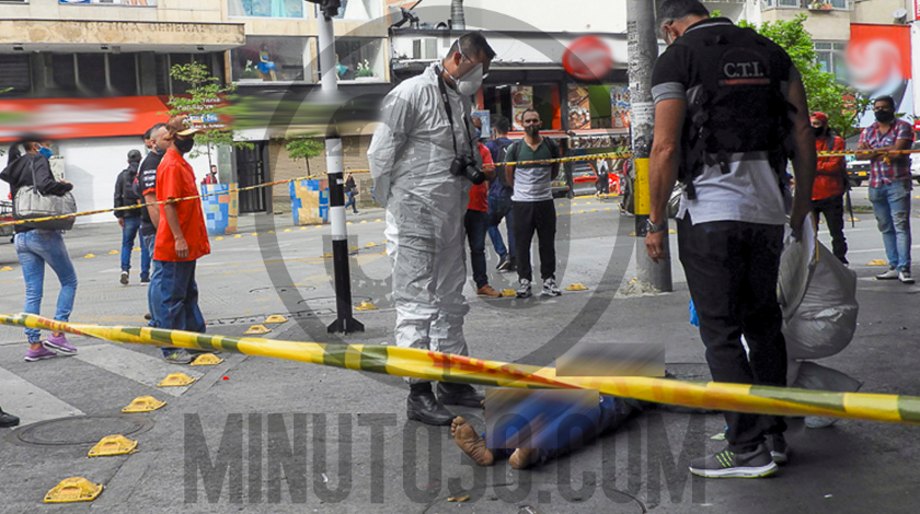 EN FOTOS: Quedó sin identificar el hombre que mataron en pleno Centro de Medellín 6 homicidio en el centro de medellin 31 08 2020 4