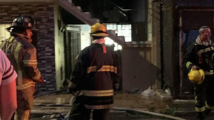 ¡Tremendo! En el Barrio Obrero de Bello se prendió una casa en la que vive un reciclador