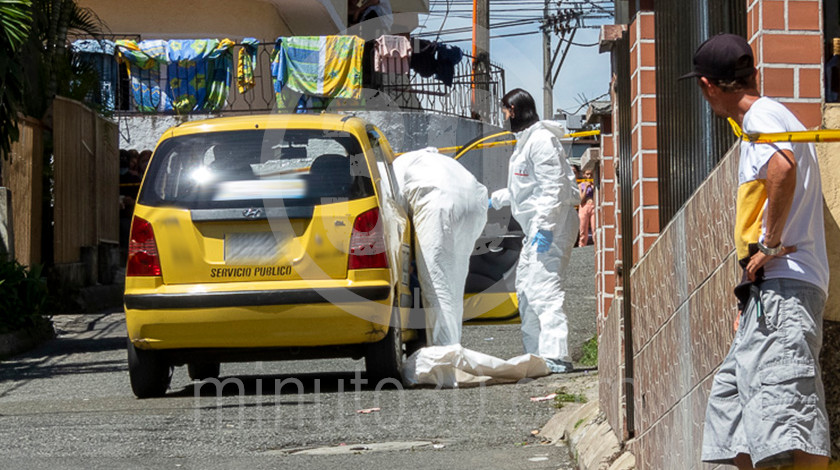 EN FOTO: Así fue la inspección técnica de la mujer venezolana que fue asesinada en Aranjuez, cuando se bajaba de un taxi 5 inpeccion tecnica muerto mujer asesinada en taxi de aranjuez 10