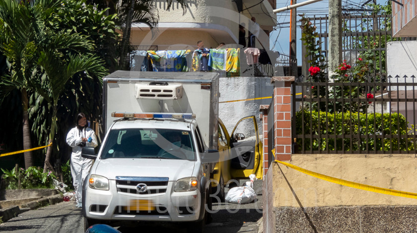EN FOTO: Así fue la inspección técnica de la mujer venezolana que fue asesinada en Aranjuez, cuando se bajaba de un taxi 11 inpeccion tecnica muerto mujer asesinada en taxi de aranjuez 6