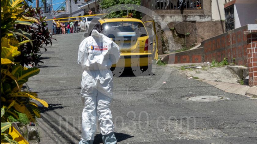 EN FOTO: Así fue la inspección técnica de la mujer venezolana que fue asesinada en Aranjuez, cuando se bajaba de un taxi 2 inpeccion tecnica muerto mujer asesinada en taxi de aranjuez 9