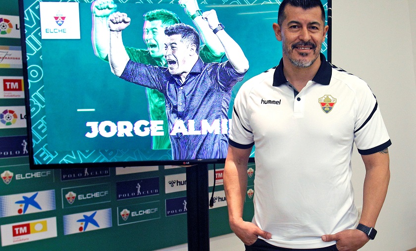 Almirón llegó al Elche del fútbol español